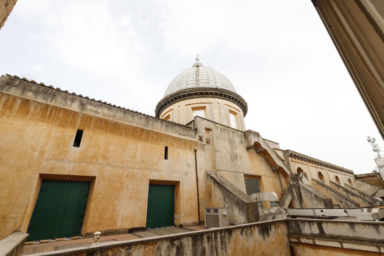 Duomo 77 - In The Heart Of The Historical Center By Elite Villas เนเปิลส์ ภายนอก รูปภาพ