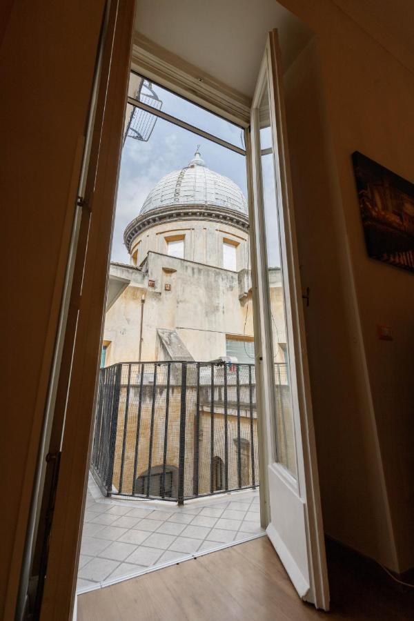 Duomo 77 - In The Heart Of The Historical Center By Elite Villas เนเปิลส์ ภายนอก รูปภาพ